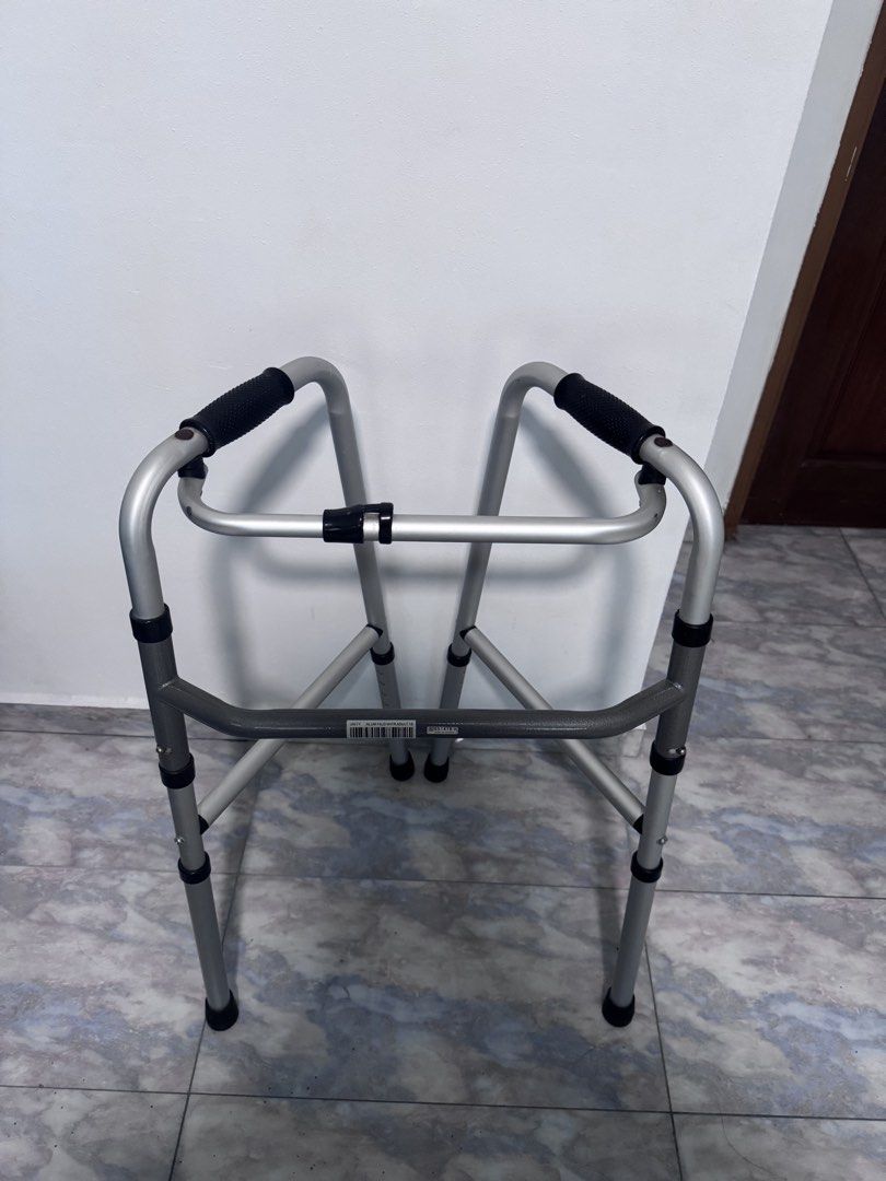 Adjustable Folding Walker (Category: Rehabilitative Devices) located in Singapore. Submitted by 88maggie (Listing ID 1451363593, Image 2). Description: - Lightweight aluminum frame - Folds for easy storage and transport - Adjustable height legs - Comfortable grip handles - Ideal mobility assistance.
