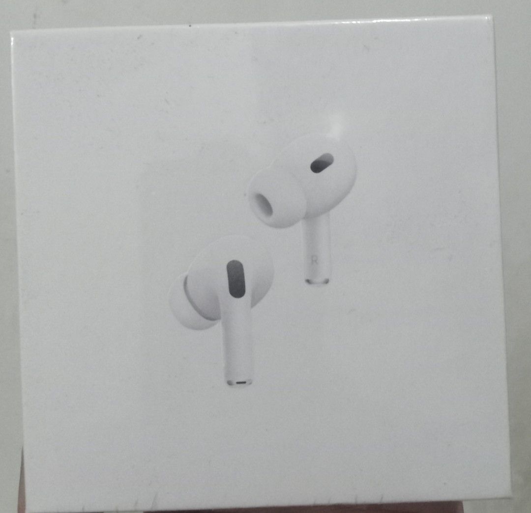 Airpods pro (Category: Earphones) located in Bacoor. Submitted by bob_ongg (Listing ID 1451332572, Image 2). Description: airpods pro with MagSafe charging case.