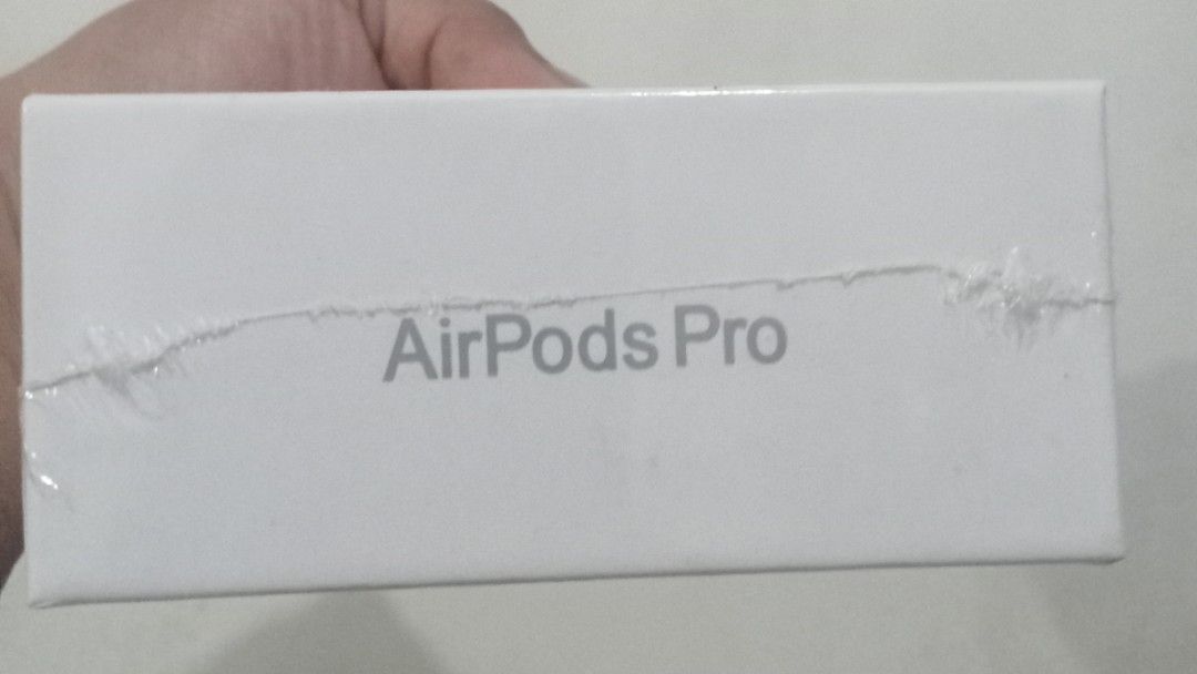 Airpods pro (Category: Earphones) located in Bacoor. Submitted by bob_ongg (Listing ID 1451332572, Image 1). Description: airpods pro with MagSafe charging case.