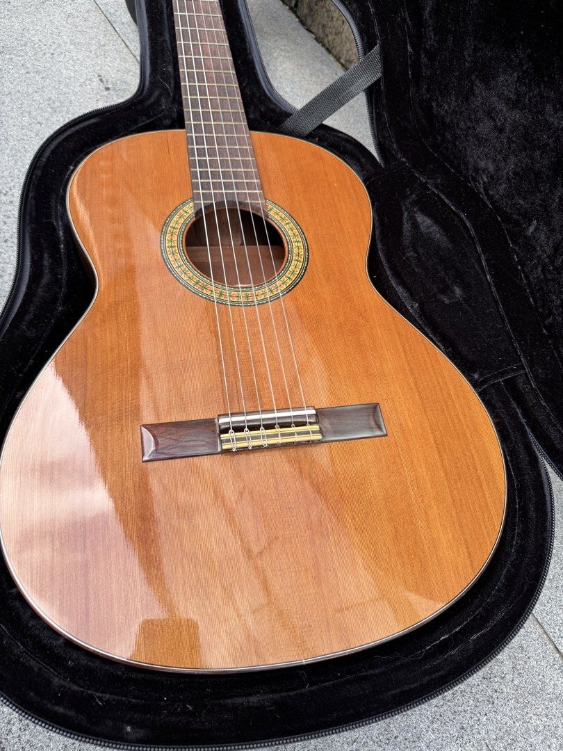 Alhambra 3c classical guitar （分類：樂器）位於 Hong Kong。 由 poomywais 提交（商品編號 1451440180，圖片 2）。簡介： Good condition.can pick at sham shui po tr。