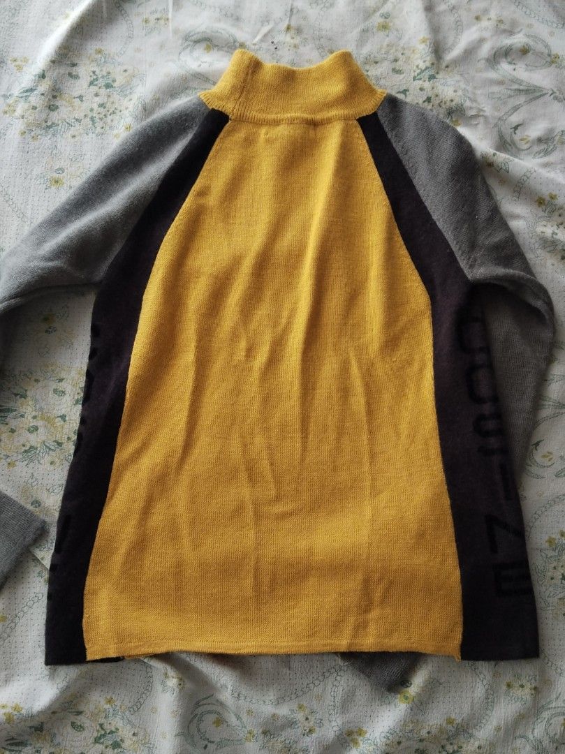 yellow grey mock neck sweater (Category: Longsleeves) located in General Trias. Submitted by chcopdding (Listing ID 1451390717, Image 2). Description: brand: alina size: not indicated (can fit to s-m) width: 41 cm length: 56 cm since it’s knitted there will be pilings/fuzz decluttering!! this is second hand from my personal wardrobe expect some minor flaws! buy at ur own risk:)) mop: gcash/maribank mod: jnt/lalamove loc: gentri, cavite dm for mor