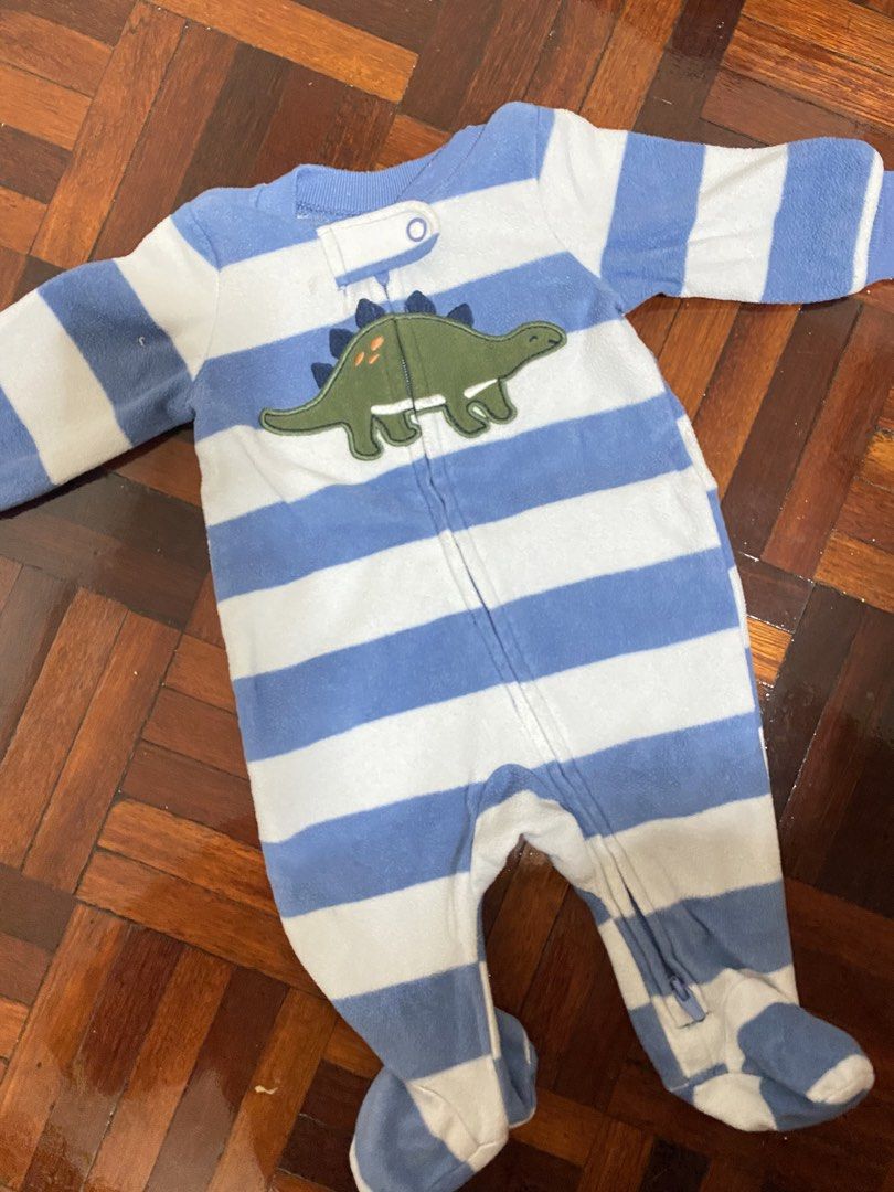 All newborn rompers & sleepsuits Dino & Stripes pattern (Category: Babies & Kids Fashion) located in Johor Bahru. Submitted by littlemerakimy (Listing ID 1451490215, Image 2). Description: 3 rompers & 4 sleepsuits All for RM10 some look new some are worn out Size newborn .