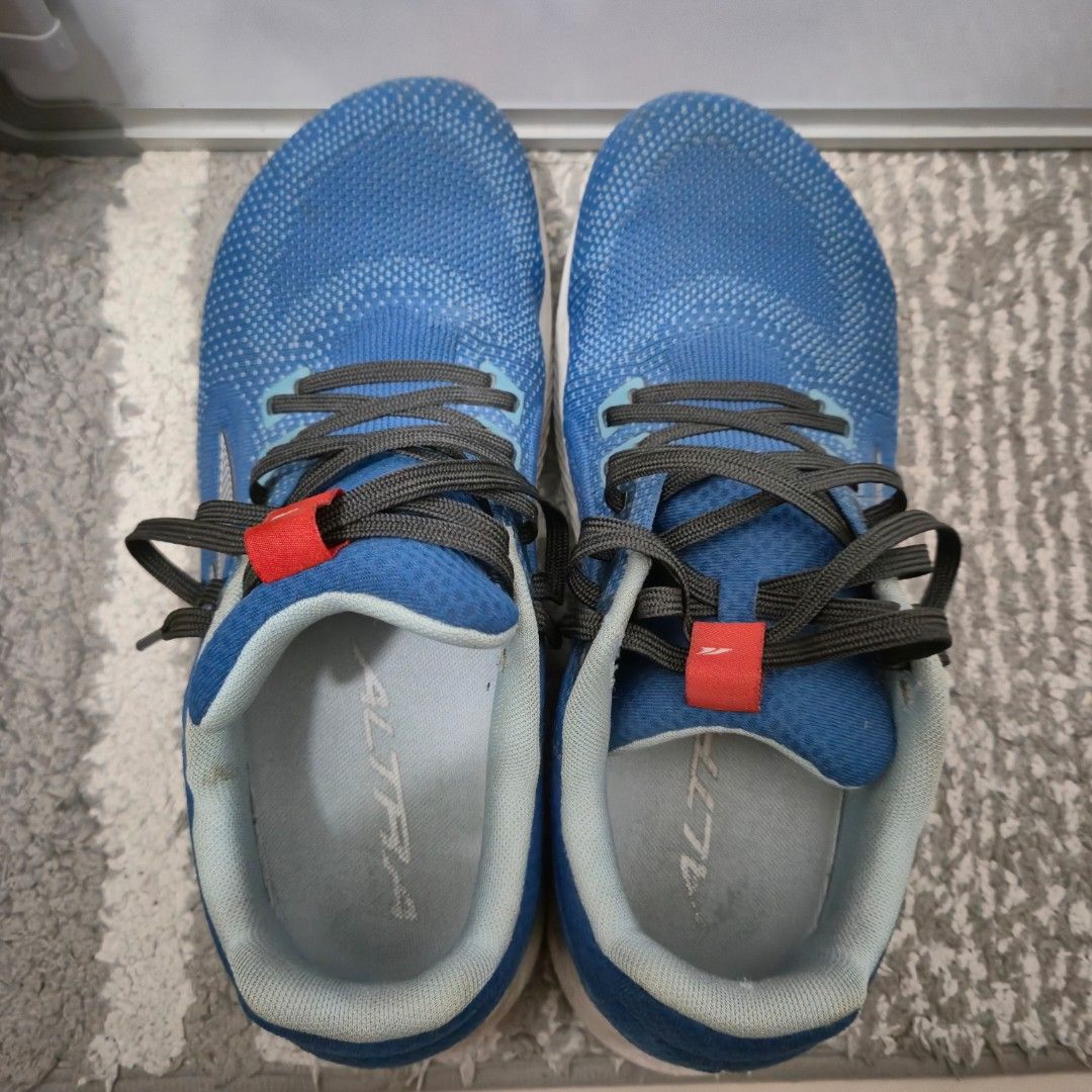 Altra Escalante 3 Blue (Category: Casual Shoes) located in Cavite. Submitted by junrayy (Listing ID 1451444880, Image 2). Description: Size 9US w/ box Excellent condition No issue Nego pa basta sure buyer madali ako kausap wag lang buraot. Ship lalamove/lbc at buyer's expense.