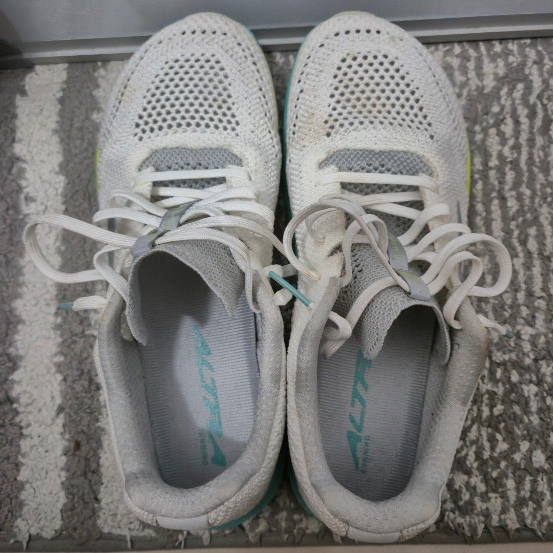 Altra Escalante Racer 2 White Lime (Category: Casual Shoes) located in Cavite. Submitted by junrayy (Listing ID 1451444215, Image 2). Description: Size 9US 42.5EU w/ box More or less 20km mileage 3x lng nagamit bagong bago pa Nego pa basta sure buyer madali ako kausap wag lang buraot. Meet up sm molino/dasma Ship lalamove/lbc at buyer's expense.