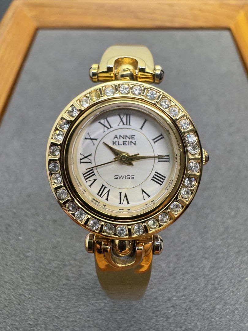 Anne Klein Swiss Quartz – Complete Gift Set (Category: Women's Watches) located in General Trias. Submitted by celestime (Listing ID 1451336294, Image 1). Description: Anne Klein Swiss Quartz – Complete Gift Set Price: ₱5,500 Condition: Good condition 📜 Watch Details: • Brand: Anne Klein • Movement: Swiss Quartz • Case Material: Gold-Tone Stainless Steel • Case Size: Approx. 22mm (excluding crown) • Dial: White Dial with Roman Numeral Hour Marke