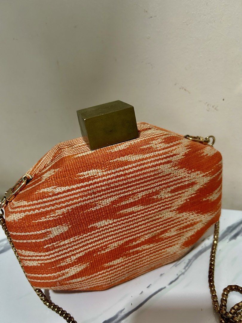 Authentic K'NA K'NOON Handwoven Clutch (Category: Luxury Bags & Wallets) located in Manila. Submitted by brindrin (Listing ID 1451401081, Image 3). Description: Looking for a unique statement piece? ✨ This handcrafted K’NA K’NOON clutch is made with beautiful traditional woven textile, featuring a timeless geometric silhouette, elegant brass clasp, and detachable chain strap. ✔ Excellent condition ✔ Clean interior ✔ Authentic ✔ Perfect for weddin