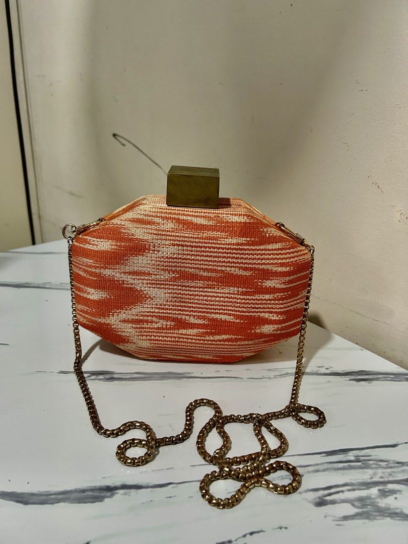 Authentic K'NA K'NOON Handwoven Clutch (Category: Luxury Bags & Wallets) located in Manila. Submitted by brindrin (Listing ID 1451401081, Image 1). Description: Looking for a unique statement piece? ✨ This handcrafted K’NA K’NOON clutch is made with beautiful traditional woven textile, featuring a timeless geometric silhouette, elegant brass clasp, and detachable chain strap. ✔ Excellent condition ✔ Clean interior ✔ Authentic ✔ Perfect for weddin