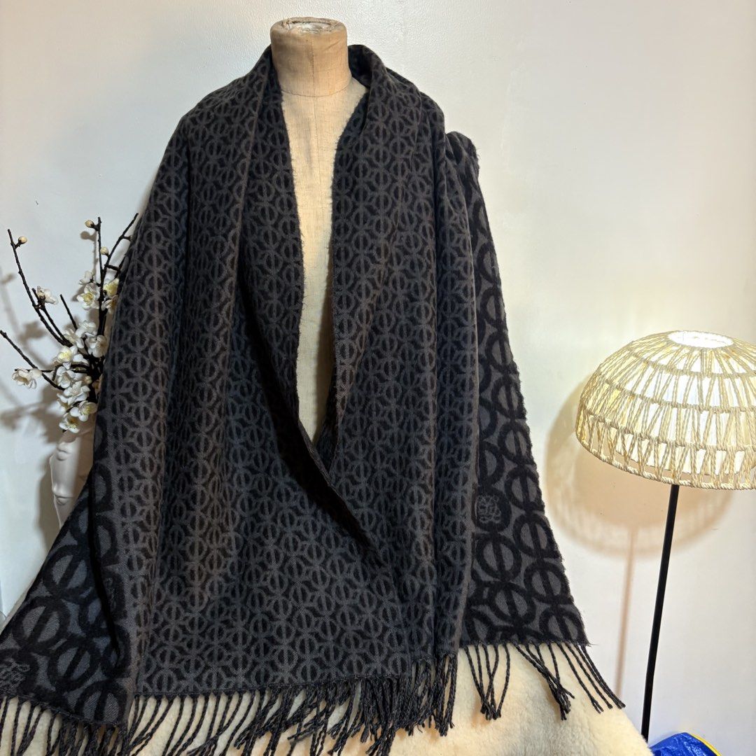 Authentic Louis Quatorze Long Big Winter Scarf (Category: Scarves) located in Binangonan. Submitted by makoleksyon (Listing ID 1451384001, Image 2). Description: Excellent condition Like new No flaws Bought in Japan 💯% Authentic Money back guarantee .