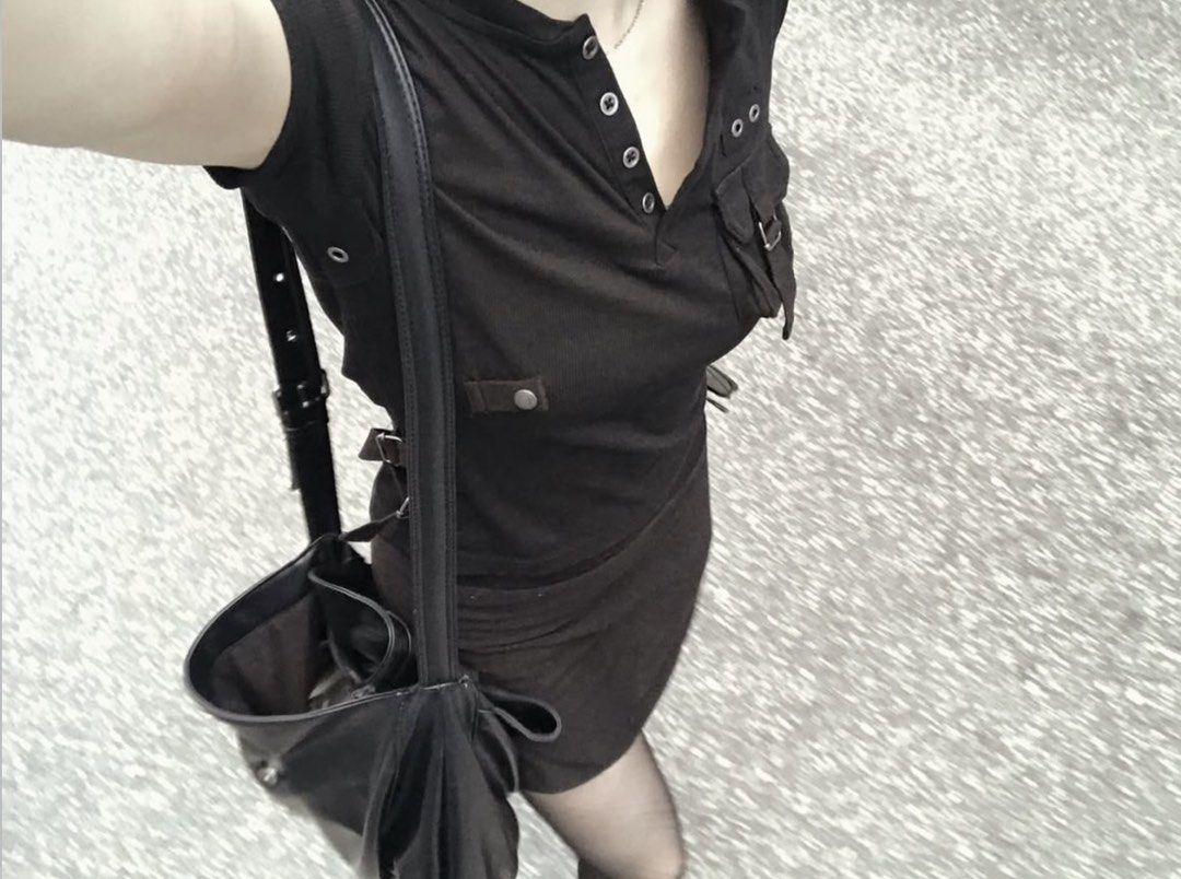 由 florenceeeeeeeeee (刊登 ID 1451417008，圖片 1) 提交，位於 台北市 (Taipei) 的 Badblood 短袖 bad blood 尺寸M (類別：Ｔ恤)，說明：。