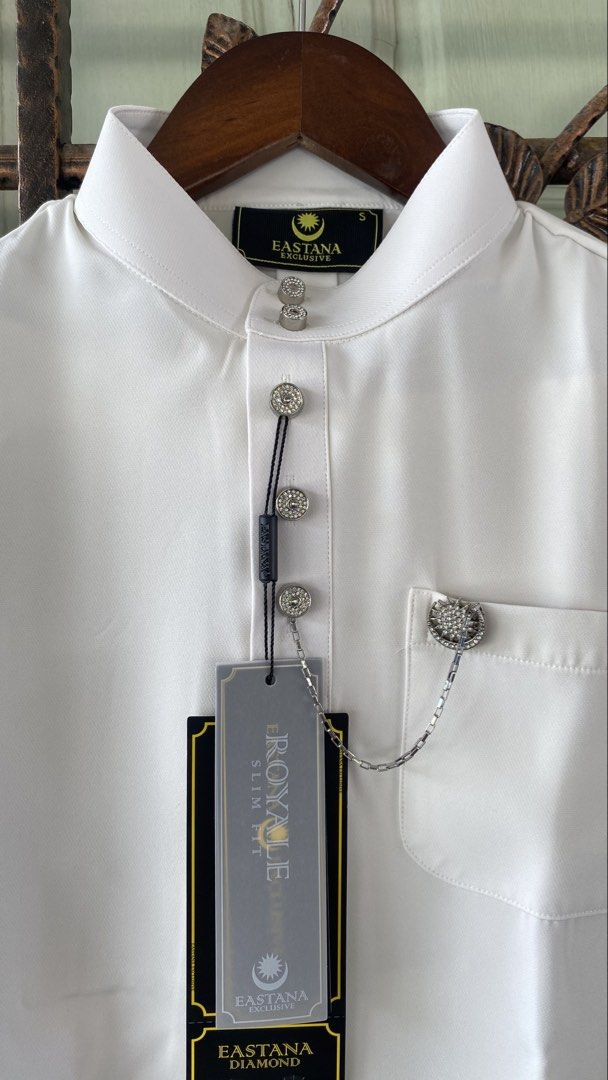 Baju Melayu offwhite (Category: Baju Melayu) located in Kuala Lumpur. Submitted by cikbunga.dahlia (Listing ID 1451416289, Image 2). Description: Baju melayu Brand Eastana, Slim Fit Size S Tak pernah pakai lagi Reason nak jual: Custom last minute Harga boleh nego lagi ya .