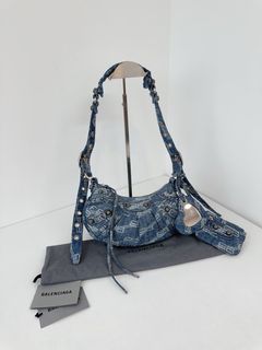 （分類：）位於 。 由 iris.luxury 提交（商品編號 1451453441，圖片 1）。簡介： 。