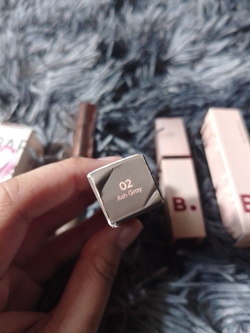 Banila Co. Makeup Set (Category: Makeup) located in Bacoor. Submitted by declutter_grly (Listing ID 1451336513, Image 2). Description: ✿ naswatch lang ✿ already sanitized ✿ need to declutter makeups since madami na sya at di lahat nagagamit.