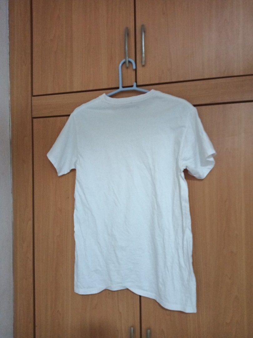 Basic tshirt (Category: Shirts) located in Singapore. Submitted by jjey21 (Listing ID 1451390992, Image 2). Description: .