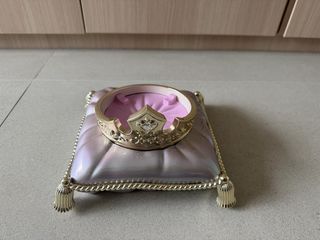 (Category: ) located in . Submitted by makeupjunkiexx (Listing ID 1451427104, Image 1). Description: .