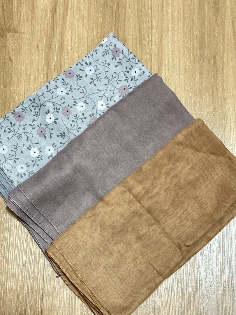 Bawal Cotton Preloved (Category: Hijabs) located in Muadzam Shah. Submitted by abbyyyshop (Listing ID 1451471730, Image 1). Description: EACH RM2 TAKE ALL RM5.