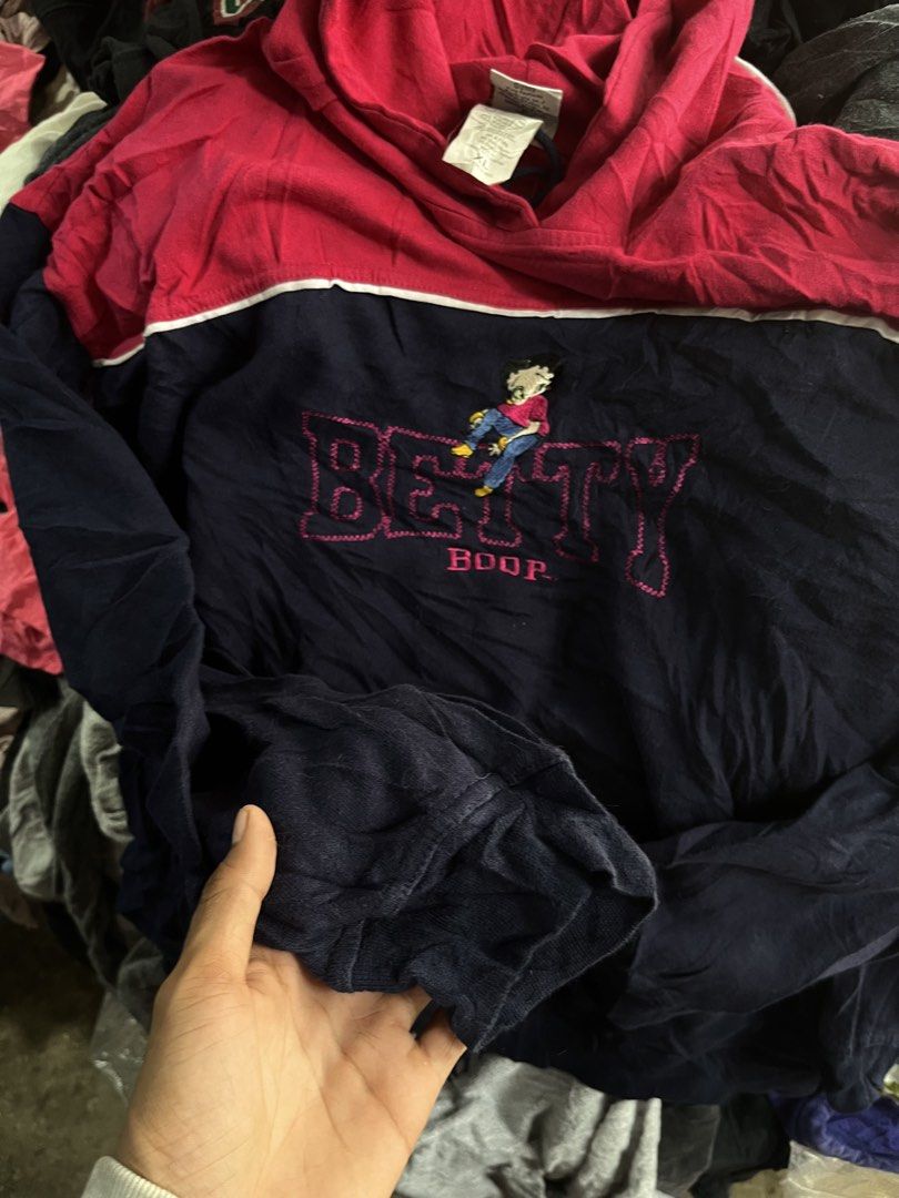 BETTY BOOP HOODIE (Category: Coats, Jackets and Outerwear) located in Carcar. Submitted by thrift_kidd (Listing ID 1451370368, Image 3). Description: Excellent Condition No issue XL On tag fit large.