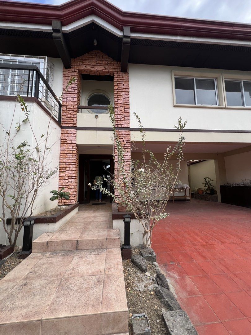 BF Homes Phase 1 House & Lot (Category: House & Lot) located in Paranaque City. Submitted by rebcinmeds (Listing ID 1451469774, Image 2). Description: House and lot on 787sqm lot in Phase 1 BF Homes near Aguirre Avenue. With resort like features like swimming pool, tree house and generous space in the living room, kitchen, dining and bed rooms. .