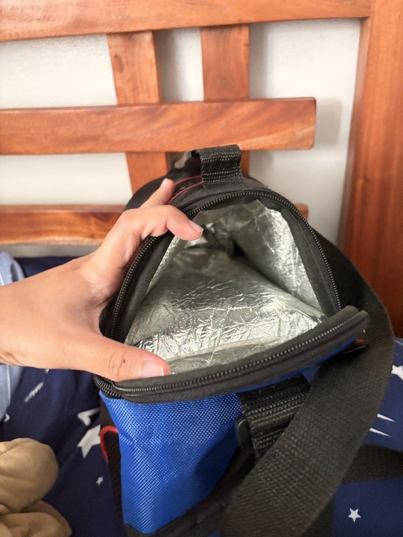 Biokips lunch bag insulated (Category: Storage Boxes & Baskets) located in Makati City. Submitted by ciados (Listing ID 1451341400, Image 2). Description: - Black and blue insulated cooler bag by Biokips. - Ideal for picnics, packed lunches, or keeping items cool. - Features a comfortable handle and an adjustable shoulder strap. - Secure zip-up closure for added protection. - Interior is lined with silver material for enhanced insulation..
