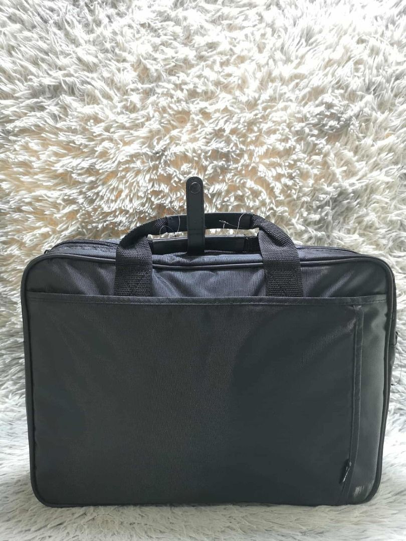 Black Durable Laptop Bag (Category: Laptop Bags & Sleeves) located in Santa Cruz. Submitted by jmy_surplus.2 (Listing ID 1451401538, Image 1). Description: Size ; L - 12 W - 16 Color ; Black Type ; Laptop Bag Brand ; No brand Material ; Nylon Style ; Black Zipper Closure Laptop Bag LR 166 JMY 1 Batch #212.