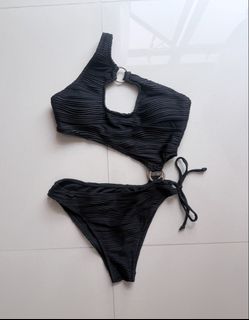 (Category: ) located in . Submitted by fashion_loots (Listing ID 1451370285, Image 1). Description: .