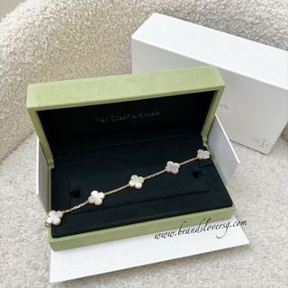 (Category: ) located in . Submitted by brands_lover (Listing ID 1451351488, Image 1). Description: .