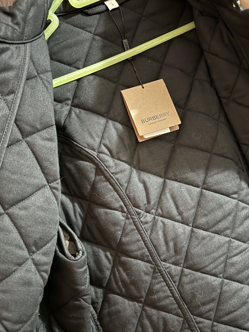 Burberry jacket （分類：外套及戶外衣服）位於 Hong Kong。 由 queenchoi 提交（商品編號 1451451237，圖片 3）。簡介： 全新夾棉褸$6000，搬屋大清貨，非誠勿擾，。