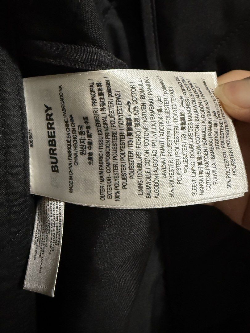 Burberry jacket （分類：外套及戶外衣服）位於 Hong Kong。 由 queenchoi 提交（商品編號 1451451237，圖片 9）。簡介： 全新夾棉褸$6000，搬屋大清貨，非誠勿擾，。