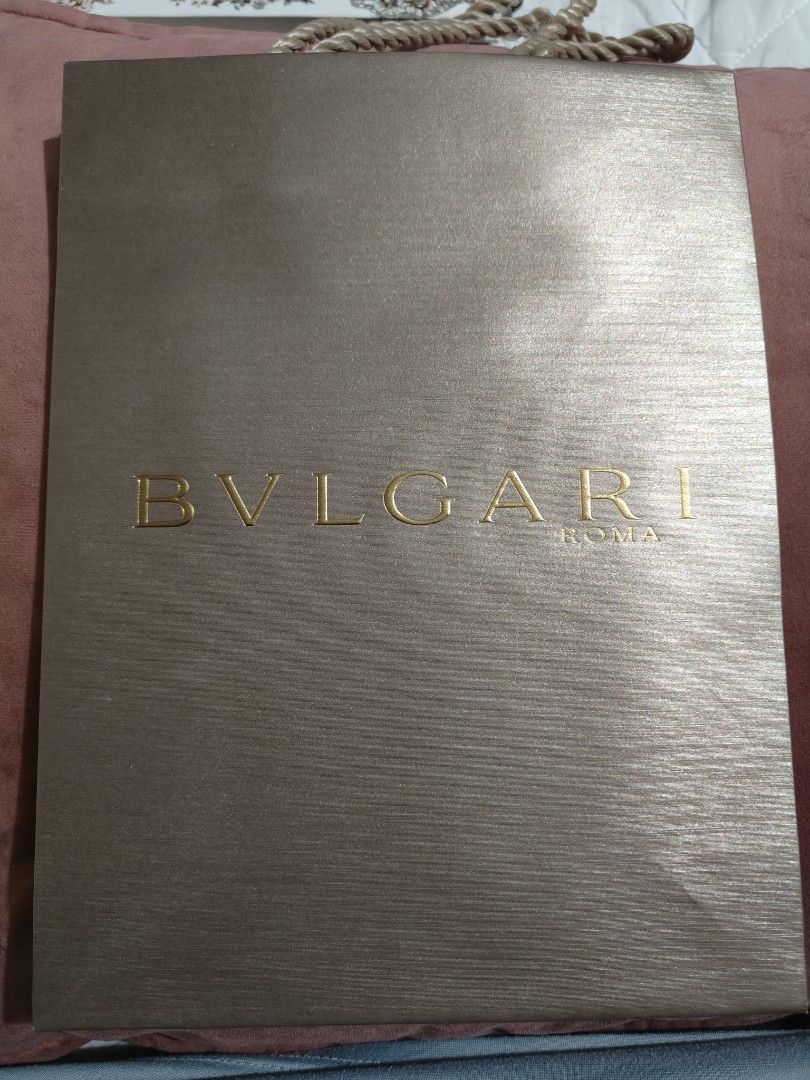 BVLGARI ROMA Shopping Bag (Category: Luxury Bags & Wallets) located in Zamboanga. Submitted by lunavinum (Listing ID 1451515747, Image 1). Description: - Authentic Bvlgari Roma shopping bag - Neutral, textured finish - Gold embossed Bvlgari Roma logo - Features rope handles - Ideal for gifting or carrying small essentials.
