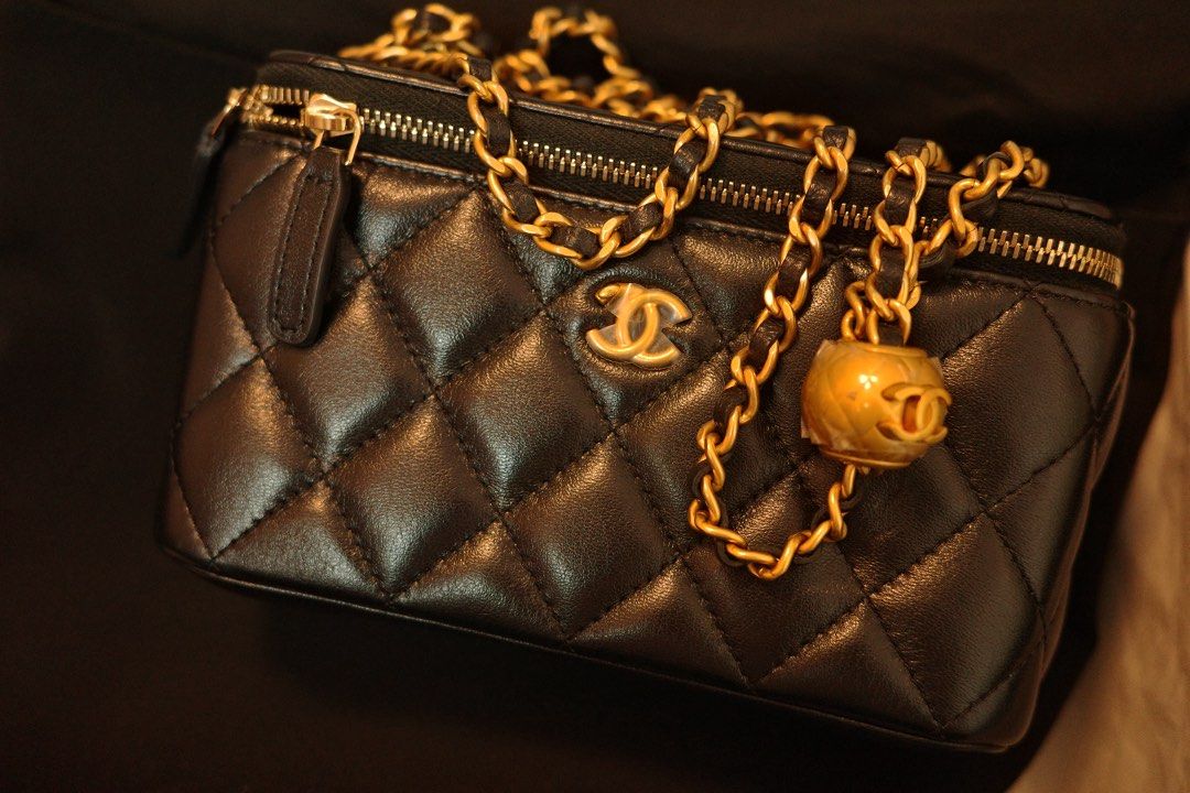 Chanel pearl crush vanity (Category: Luxury Bags & Wallets) located in Cebu City. Submitted by sararanile (Listing ID 1451516707, Image 2). Description: Like new Hardwares still have plastic Rarely used (5x) Comes complete (box dustbag booklet and fillers) .