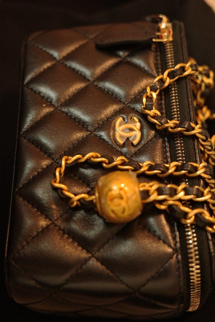 Chanel pearl crush vanity (Category: Luxury Bags & Wallets) located in Cebu City. Submitted by sararanile (Listing ID 1451516707, Image 3). Description: Like new Hardwares still have plastic Rarely used (5x) Comes complete (box dustbag booklet and fillers) .