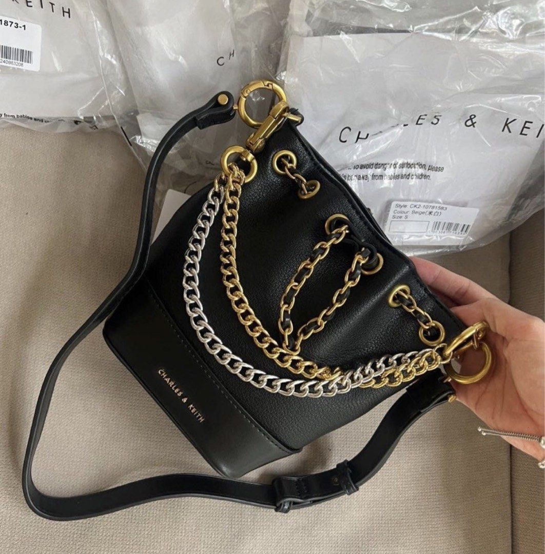 charles&keith bucket beg (Category: Shoulder Bags) located in Kuantan. Submitted by bydaisyshopp (Listing ID 1451327404, Image 2). Description: .