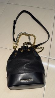 (Category: ) located in . Submitted by bydaisyshopp (Listing ID 1451327404, Image 1). Description: .