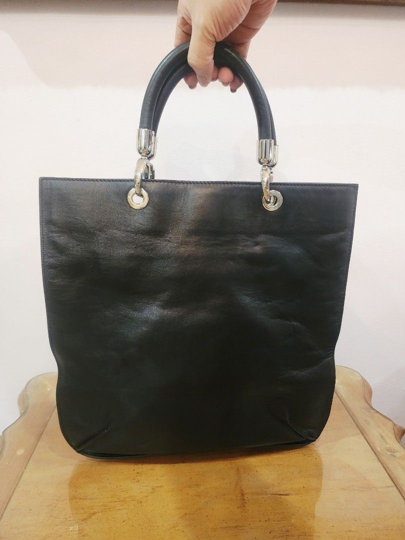 Coccinelle Tote Bag (Category: Tote Bags) located in Valenzuela. Submitted by absolutelychick (Listing ID 1451466612, Image 2). Description: L 14" x H 14.5" jrs, lbc, j&t lalamove/grab ready.