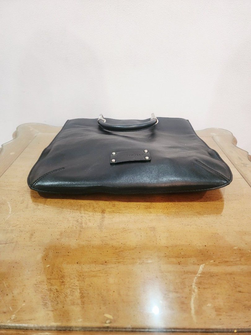 Coccinelle Tote Bag (Category: Tote Bags) located in Valenzuela. Submitted by absolutelychick (Listing ID 1451466612, Image 3). Description: L 14" x H 14.5" jrs, lbc, j&t lalamove/grab ready.
