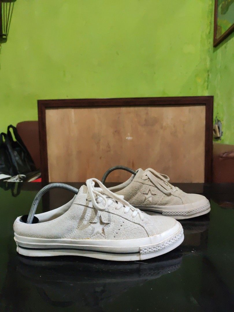Converse One Star Mulle (Kategori: Sneakers) berada di Tangerang. Dikirim oleh rims.thrifting (ID iklan 1451480780, Gambar 1). Deskripsi: Converse One Star Mulle Original (Dijual karena jarang di pakai) size :41 kondisi : 98% kelengkapan : no box IG : @rims.thrifting WA : 085694904013 COD : Alam sutera Tangerang kirim : JNE Cek Untuk stok barang lain nya di Instagram yah guys🙏😊 thank you.