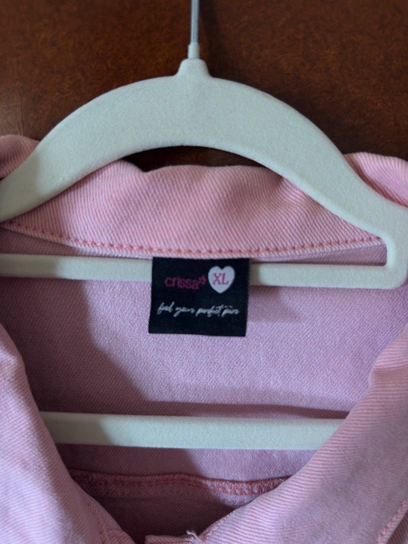 Crissa Pink Denim Jacket XL (Category: Coats, Jackets and Outerwear) located in Davao. Submitted by keirousel (Listing ID 1451459331, Image 2). Description: - Brand: Crissa - Item: Pink Denim Jacket - Size: XL - Style: Classic button-up - Features: Two chest pockets - Wear: Looks great open or closed - Occasion: Casual wear - Benefit: Adds a pop of color to any outfit Used once noong Blackpink concert..