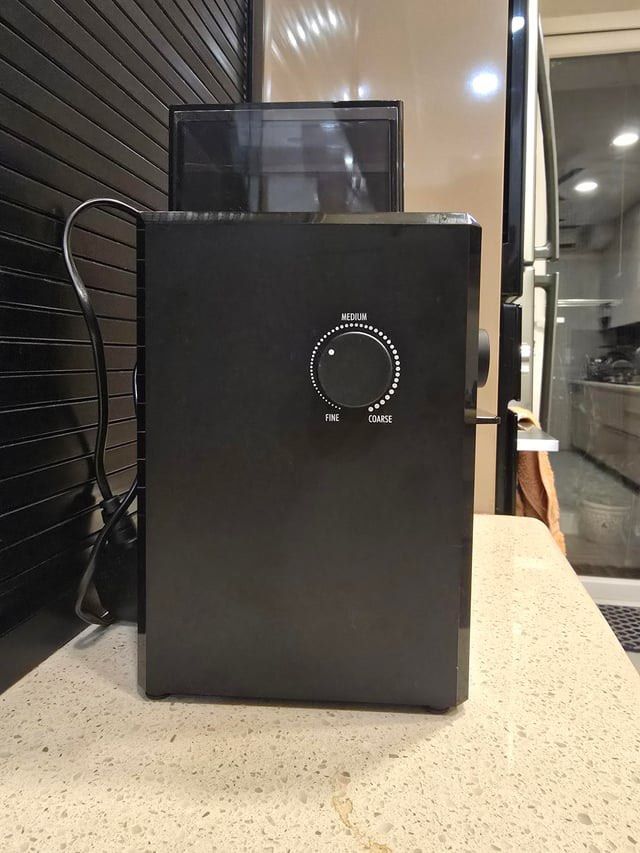 DeLonghi Coffee Grinder (Category: Coffee Machines & Makers) located in Pasig City. Submitted by iambernabe (Listing ID 1451450913, Image 2). Description: - De’Longhi KG79 - Black DeLonghi coffee grinder - Adjustable grind settings (fine to coarse) - Clear container with max fill line - Ideal for making fresh coffee grounds.