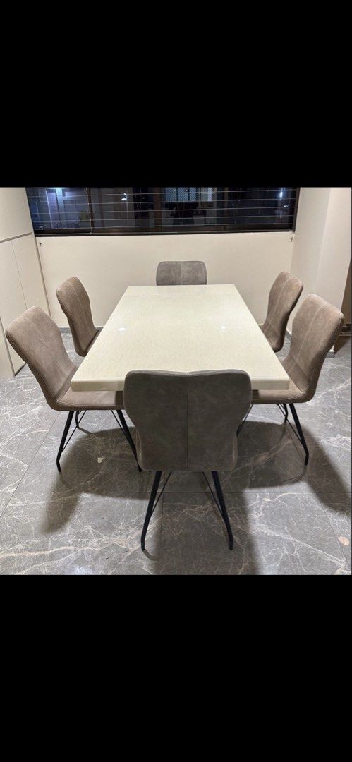 Dining table (Category: Tables & Sets) located in Singapore. Submitted by rishidaran (Listing ID 1451350157, Image 2). Description: PRICE TO SELL!! Pm me for more details! - Rectangular glossy MARBLE dining table - Perfect for family meals & entertaining - Dimensions: 160cm (L) x 90cm (W) x 76cm (H).