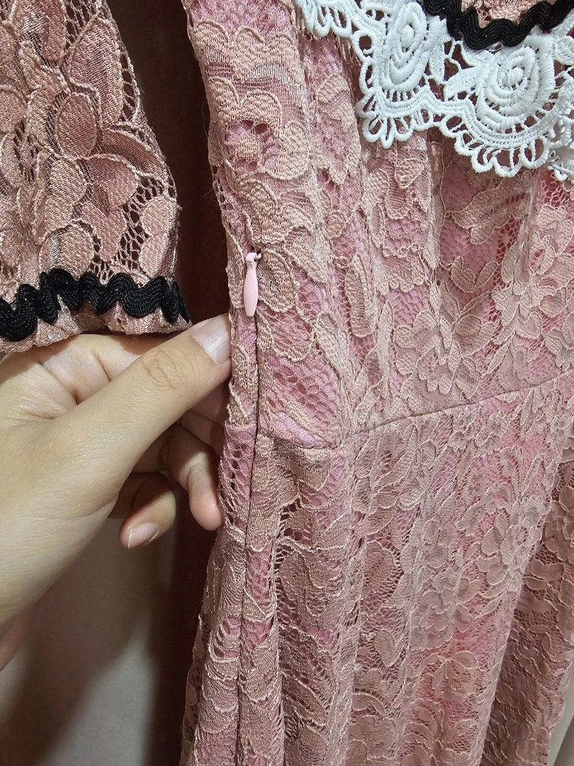 Dress pink MOST (Kategori: Gaun & Rok) berada di Semarang. Dikirim oleh kiyo.woo (ID iklan 1451359786, Gambar 3). Deskripsi: like new, jarang pakai cm di simpan di lemari, bahan agak stretchy. warna masih oke bgt TB 160 , BB 55 size s/m No nego nego no respon tidak bisa toko oren 1 kota bisa req COD.