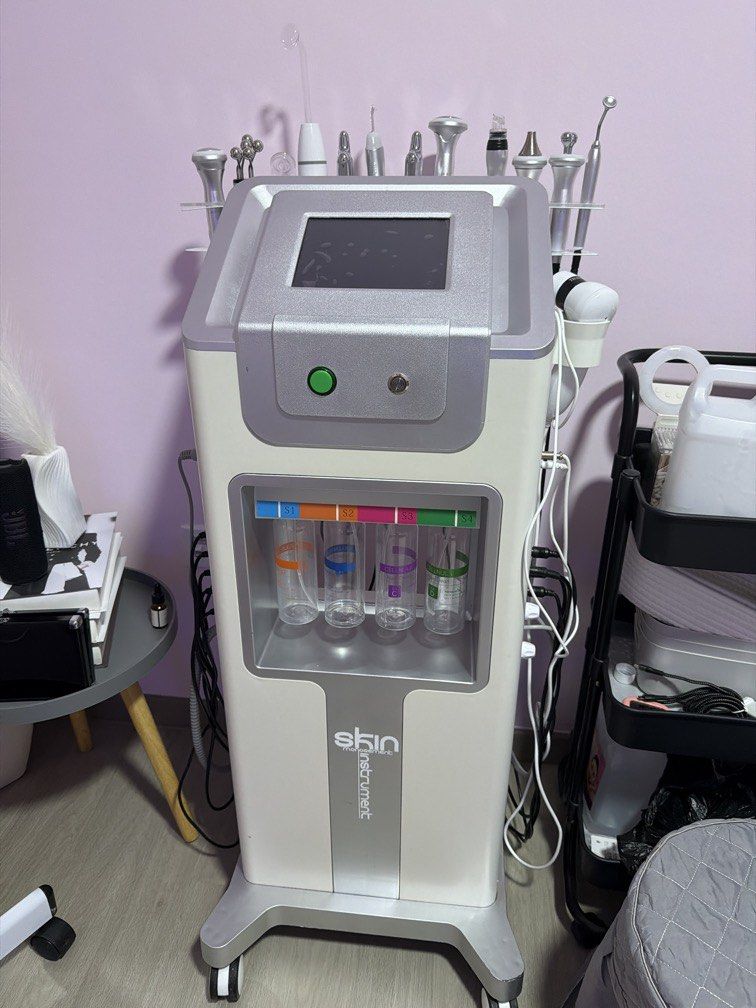 Facial machine (Category: Face Care) located in Singapore. Submitted by c.txh181030 (Listing ID 1451499463, Image 1). Description: I want to upgrade hence selling.