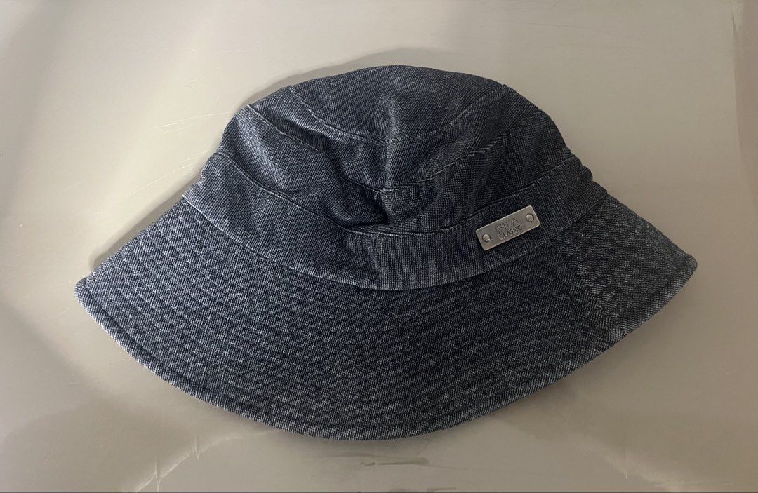 Fila Classic Acid Washed Bucket Hat (Category: Hats & Beanies) located in Valenzuela. Submitted by any_thingthings (Listing ID 1451413445, Image 1). Description: Medium (56cm).