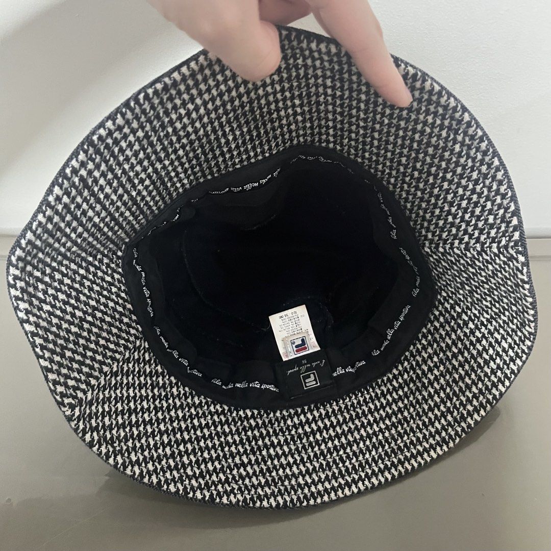 Fila Classic Acid Washed Bucket Hat (Category: Hats & Beanies) located in Valenzuela. Submitted by any_thingthings (Listing ID 1451413445, Image 2). Description: Medium (56cm).