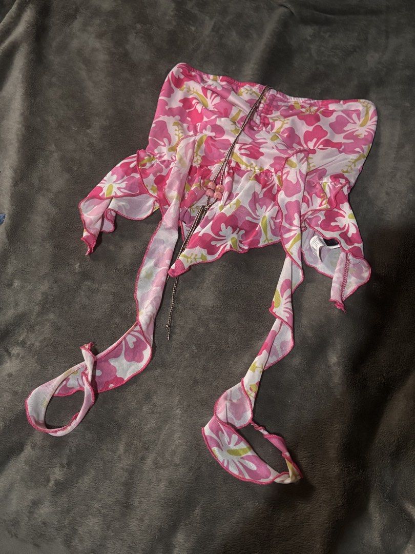 Floral Hawaiian Top (Category: Longsleeves) located in Manila. Submitted by __.chinnne (Listing ID 1451504128, Image 1). Description: Floral Hawaiian Top Size: XXS-XS (Garterized) Used Once Location Makati City.