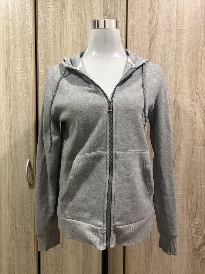 Folded&Hung Grey Zip-Up Hoodie Size S (Category: Coats, Jackets and Outerwear) located in Manila. Submitted by roseannn_ (Listing ID 1451452645, Image 1). Description: - Brand: Folded&Hung - Color: Grey - Type: Zip-up Hoodie - Size: S - Features: Hood, Pockets - Style: Casual, easy to pair.