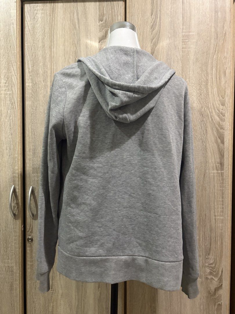 Folded&Hung Grey Zip-Up Hoodie Size S (Category: Coats, Jackets and Outerwear) located in Manila. Submitted by roseannn_ (Listing ID 1451452645, Image 3). Description: - Brand: Folded&Hung - Color: Grey - Type: Zip-up Hoodie - Size: S - Features: Hood, Pockets - Style: Casual, easy to pair.