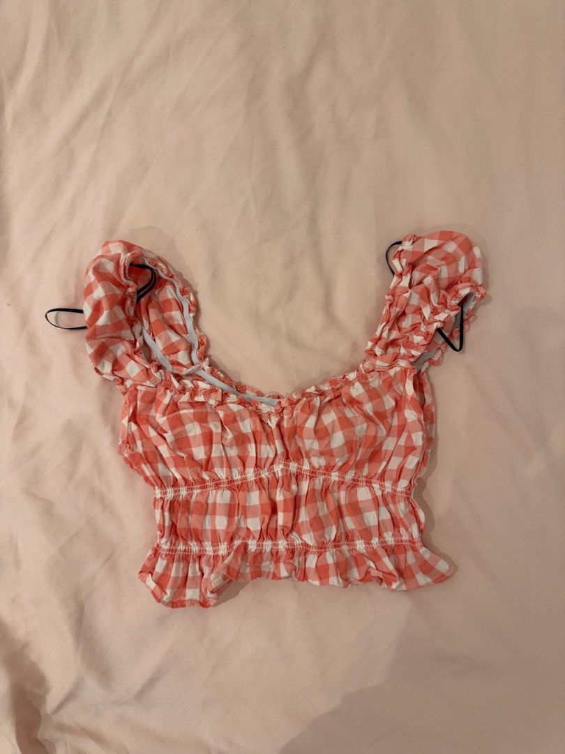 Forever 21 pink and white gingham top (Category: Others Tops) located in Muntinlupa City. Submitted by _s0phia (Listing ID 1451419565, Image 2). Description: Pink and white gingham crop top.