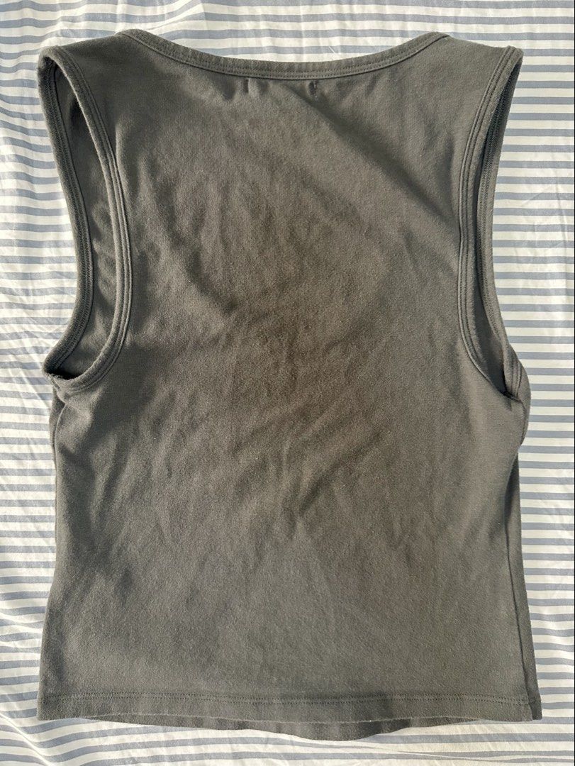 Good American micro scoop neck tank top (Category: Undergarments & Loungewear) located in Quezon City. Submitted by tan__k (Listing ID 1451328841, Image 2). Description: size 0 color charcoal gray No when worn by me.