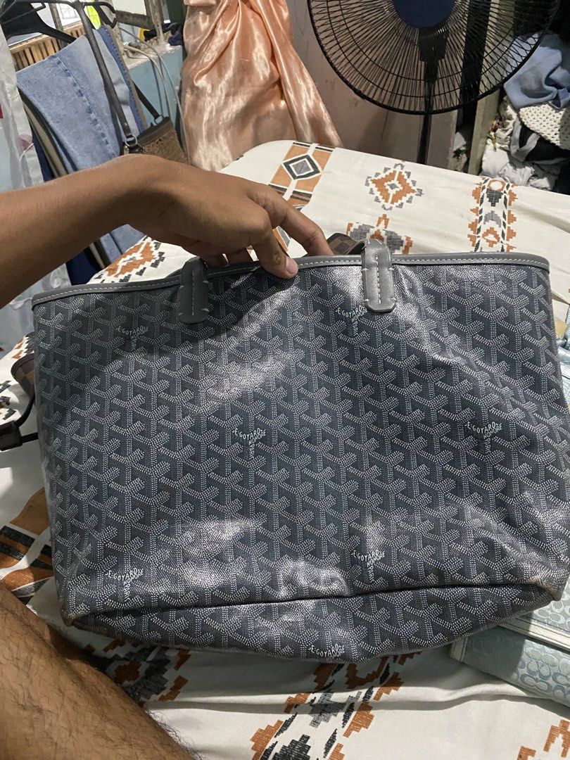 Goyard tote bag with wallet (Category: Luxury Bags & Wallets) located in Las Pinas. Submitted by mark2k05 (Listing ID 1451427955, Image 2). Description: Check the details in photo.