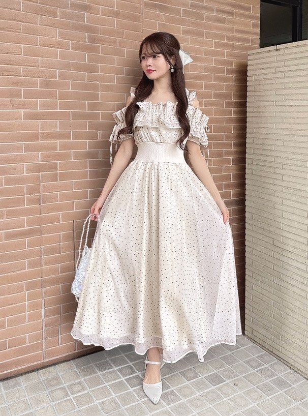 Grl 連身裙 Noemie secret honey Rojita dear my love 地雷 量產 日系 可愛 liz lisa （分類：連身裙）位於 Hong Kong。 由 hosleepyyyyyyyyy 提交（商品編號 1451379461，圖片 2）。簡介： Grl 熱賣款 正版有tag S碼 藍田 尖沙嘴地鐵站面交 其他地方再夾 。