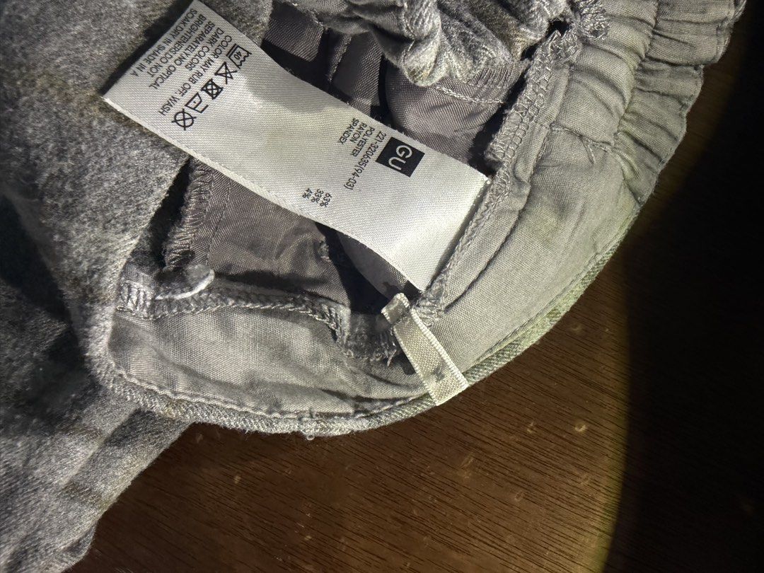 GU uniqlo plaid trouser size M (Category: Other Bottoms) located in Quezon City. Submitted by rainsopht (Listing ID 1451410348, Image 2). Description: No zipper design po ito Up to 29” waistline Garterized likod.